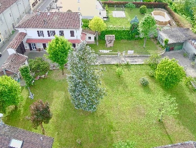 Foto Casa indipendente a Alessandria Villa del Foro di 200 m² con 7 locali