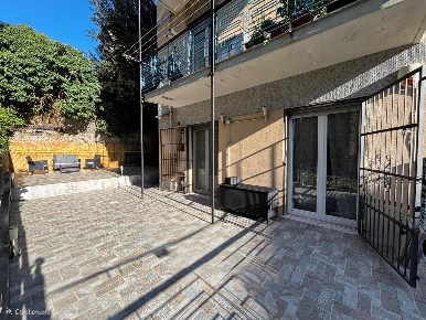 Foto Appartamento in Via Giacomo E Filippo Porrata, Genova Pra' di 75 m²