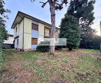 Foto Villa unifamiliare in Via Vignette, Pietrasanta di 245 m² in vendita