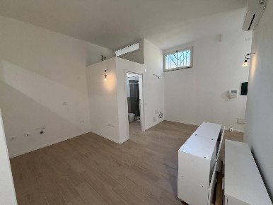 Foto Locale commerciale in Via Italia 1, Quartu Sant'Elena Quartu di 125 m²