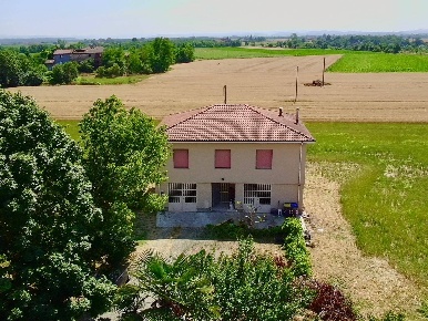 Foto Casa indipendente a Casal Cermelli di 100 m² con 6 locali in vendita