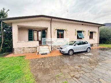 Foto Villa unifamiliare in Via bonazzera, Pietrasanta di 210 m² in vendita