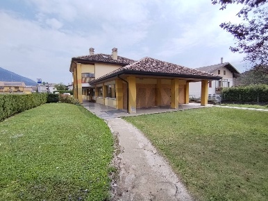 Foto Negozio a Feltre Villabruna Umin di 150 m² con 2 locali in vendita