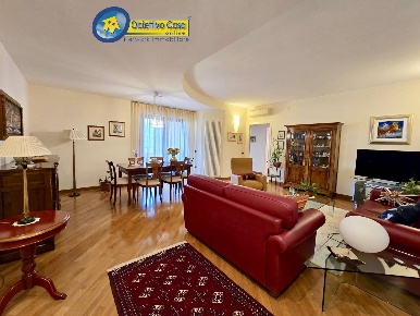 Foto Appartamento in Via Fonte Baiano 57, Teramo Centro di 160 m²