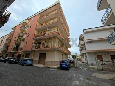 Foto Appartamento in Via Plutino 7, Cirò Marina di 192 m² con 6 locali