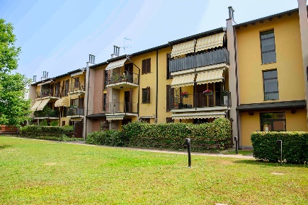 Foto Appartamento in Via Don Sironi 1, Robecco sul Naviglio Centro di 83 m²