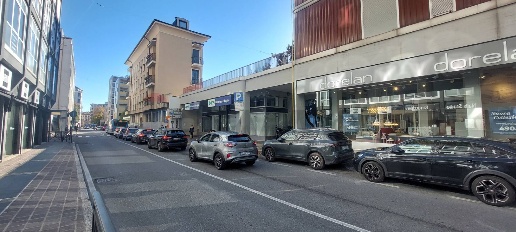 Foto Negozio in via manzoni 21, Monza Centro Storico di 90 m² con 2 locali