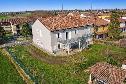 Foto Casa indipendente a Alessandria di 200 m² con 8 locali in vendita