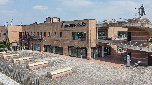 Foto Locale commerciale a Cavernago Triangolo Di Cavernago di 2860 m²