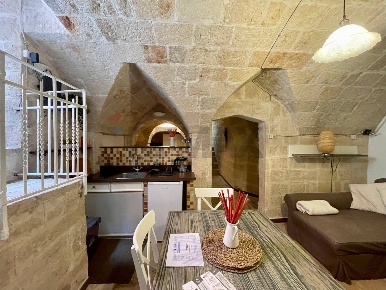 Foto Loft in Via Insanguine 5-7, Monopoli Centro di 74 m² con 3 locali