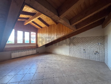 Foto Appartamento in Via della Libertà 79 77-79, Pietramelara di 190 m²