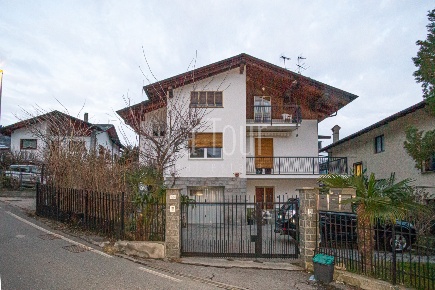 Foto Appartamento in Località Poinsod 105, Sarre di 130 m² con 6 locali