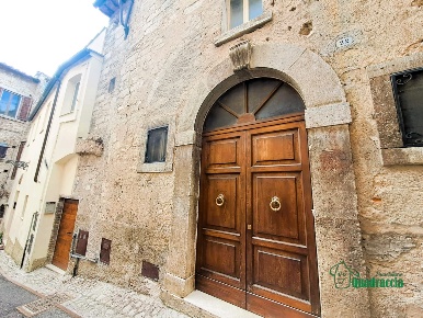 Foto Appartamento in Via Rimembranze, Amelia Centro di 225 m² con 7 locali