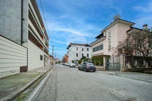appartamento in vendita a Brescia in zona Volta