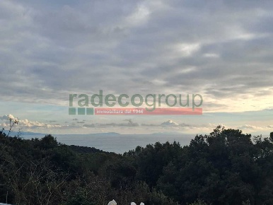 Foto Villa unifamiliare in Via di Quercianella 411, Livorno di 150 m²