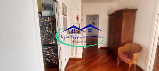 Foto Appartamento in Via Montebello, Livorno di 167 m² con 7 locali