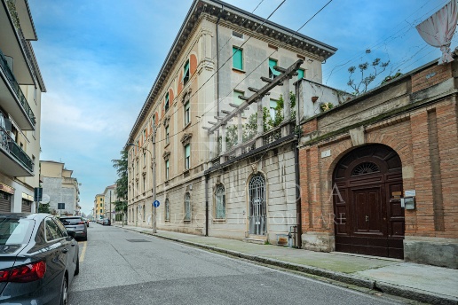 appartamento in vendita a Brescia in zona Volta