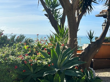 Foto Villa unifamiliare in Via Mandarino, Porto Empedocle Centro di 420 m²