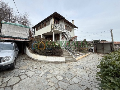 Foto Villa unifamiliare in Case Bealera 2, Reano di 172 m² con 6 locali