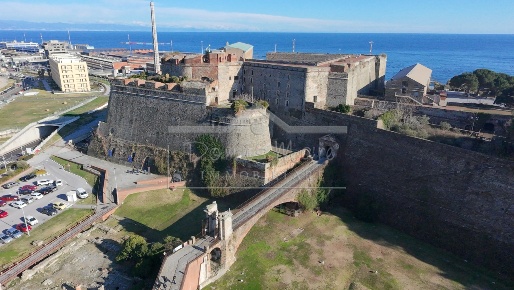Foto Appartamento a Savona Centro Storico di 95 m² con 4 locali in affitto