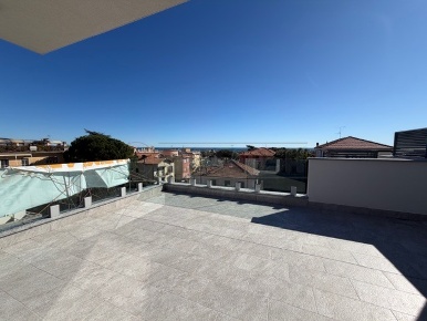 Foto Attico in Via Silvio Amico 17, Loano Centro di 75 m² con 5 locali