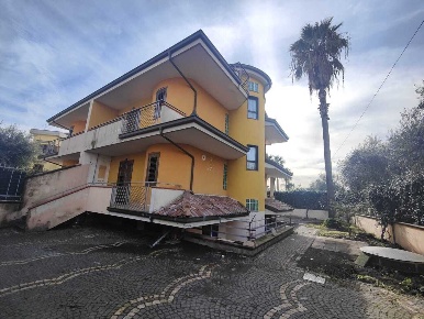 Foto Villa a schiera in Via Furchi, Striano di 320 m² con 6 locali