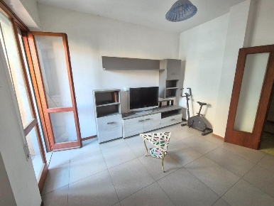Foto Appartamento in Via Bertoloni, Carrara di 77 m² con 4 locali