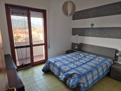 Foto Appartamento in Via Bertoloni, Carrara di 77 m² con 4 locali