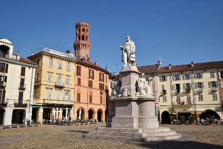 Foto Locale commerciale in Corso Italia, Vercelli Centro di 20 m²