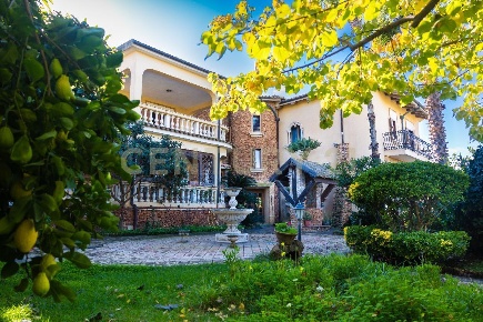 Foto Villa unifamiliare in Via Serra Ferlicchio, Agrigento di 950 m²