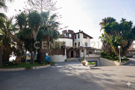 Foto Villa unifamiliare in Via delle Rose, Porto Empedocle Centro di 675 m²