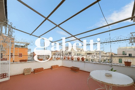 Foto Attico in Via DEI GELSI 30, Roma Centocelle di 115 m² con 4 locali