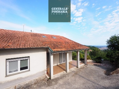 Foto Case semi ndipendenti a Bolano di 115 m² con 5 locali in vendita