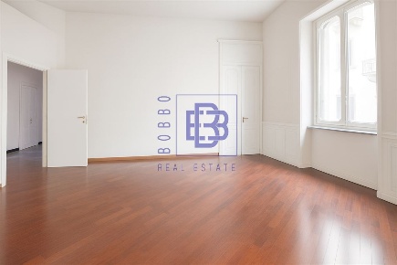 Foto Ufficio in Via Turati, Milano Turati di 270 m² con 7 locali in vendita