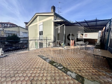 Foto Appartamento in Via Monti, Monza Amati - Stadio di 90 m² con 4 locali