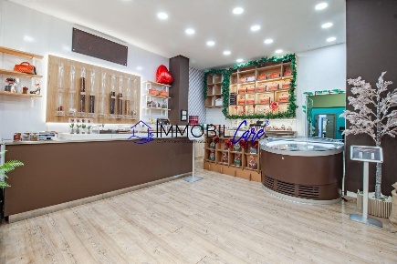 Foto Locale commerciale a Livorno Calzabigi di 200 m² con 3 locali