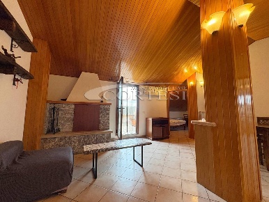 Foto Appartamento a Trecastelli di 147 m² con 6 locali in vendita