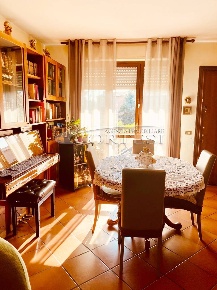 Foto Villa a schiera a Perugia di 240 m² con 6 locali in vendita