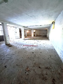 Foto Magazzino a Arezzo di 214 m² con 1 locali in vendita