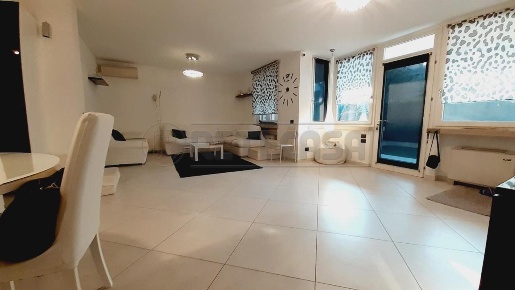 Foto Villa bifamiliare in Via Giulio Cesare 2, Desenzano del Garda