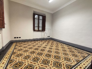 Foto Ufficio in Via Pietro Paolini 154, Lucca Arancio di 120 m² in affitto