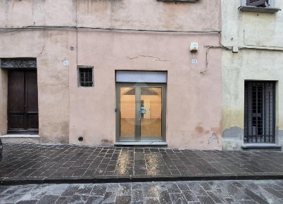 Foto Negozio in Corso Garibaldi, Gubbio Centro di 50 m² con 1 locali