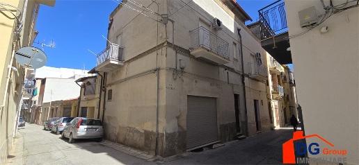 Foto Casa indipendente in Via Niccolini, Alcamo Centro di 250 m² in vendita