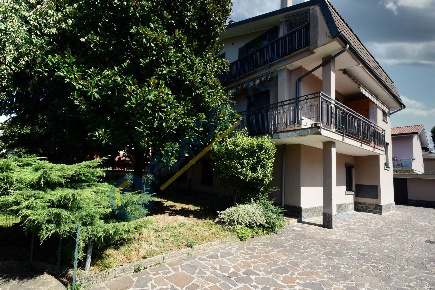 Foto Appartamento in Via Po 1, Senago di 130 m² con 4 locali in vendita