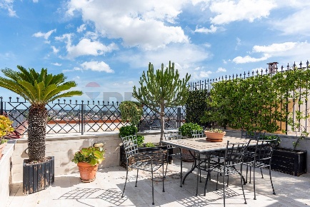 Foto Appartamento in via Domenico Cirillo 10A, Napoli Tribunali di 108 m²