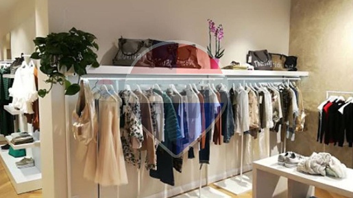 Foto Negozio in VIA XX SETTEMBRE 35, Bergamo Centro di 159 m² con 2 locali