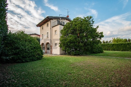 Foto Villa unifamiliare in Via Rose, Brescia Primo Maggio di 365 m²