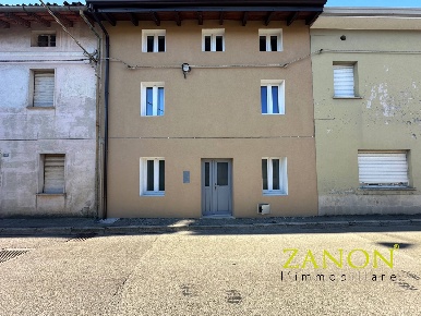 Foto Case semi ndipendenti in Via sartorio, Gorizia Centro di 143 m²