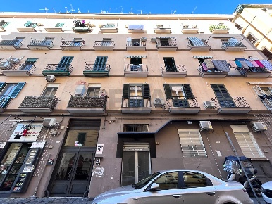 Foto Locale commerciale in Via Filippo Cavolino 13, Napoli di 95 m²