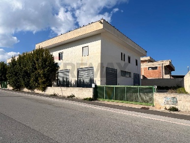 Foto Ufficio a Monopoli Centro di 396 m² con 9 locali in vendita